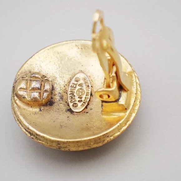 CHANEL CC Logo Round Button Earrings 94A Clip-On Gold France Vintage - Picture 13 of 13